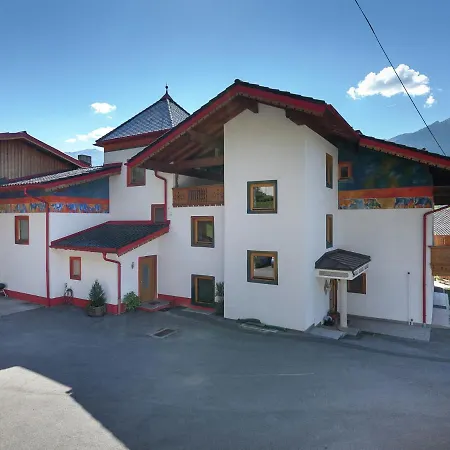 Sunlit Farmhouse Near Hochzillertal Ski Area In Tyrol Ferienhaus