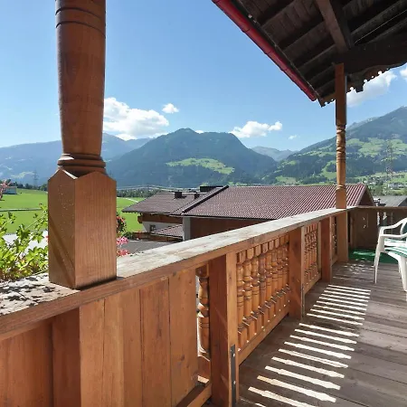 Sunlit Farmhouse Near Hochzillertal Ski Area In Tyrol Ferienhaus